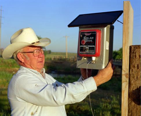 ELECTRIC FENCING | POWER WIZARD BATTERY POWERED FENCE CHARGER