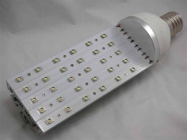 LED High Power Street Light With 3210 Lumens Output Approximately 500 Watt of Halogen Bulb Brightness