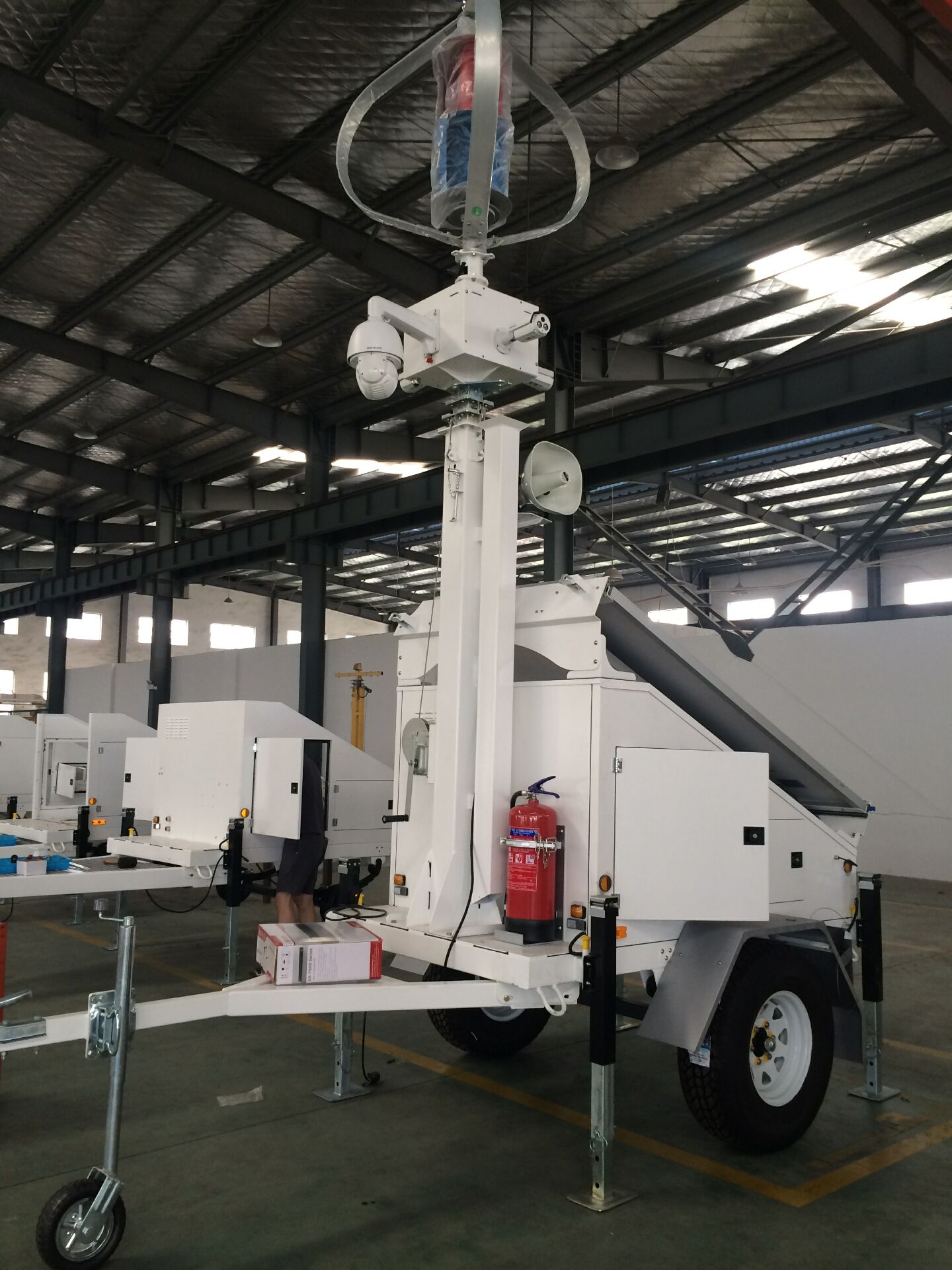 solar light tower, light tower, refugee camps solar light tower, mobile light towers, job site solar light tower, portable solar light towers, solar powered construction light tower.