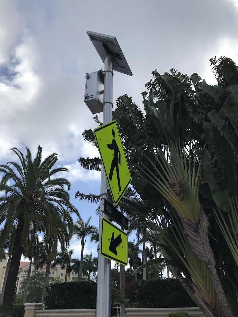 Airport & airfield Solar Rectangular Rapid Flashing Beacon, Rectangular Rapid Flash Beacon, Solar-powered LED RRFB‎, Rectangular Rapid Flash Beacon RRFB, Solar Powered Rectangular Rapid Flashing Beacon.