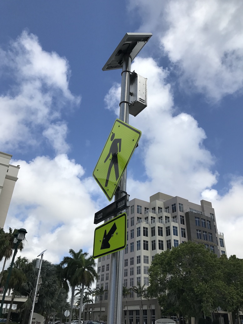 Solar Rectangular Rapid Flashing Beacon, Rectangular Rapid Flash Beacon, Solar-powered LED RRFB‎, Rectangular Rapid Flash Beacon RRFB, Airport & airfield Solar Powered Rectangular Rapid Flashing Beacon.