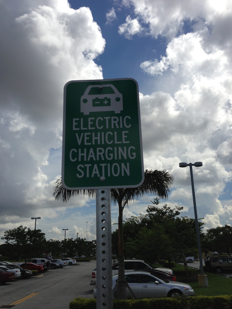 Electric Vehicle Charging Station Solar Powered, How to create a system to Solar Power Electric cars. 